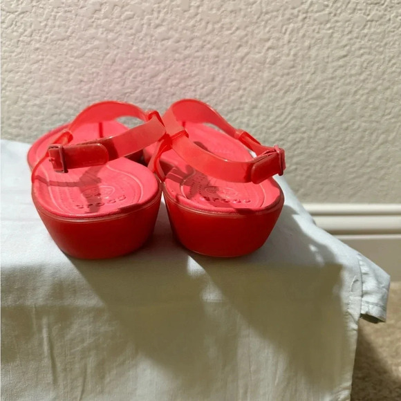 Crocs Women’s S Really Sexi Pink Jelly T-Strap Sandals Velcro Buckle Wedge Sz 9 - Picture 5 of 8